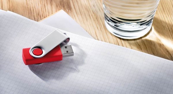 Obrázky: USB kľúč Techmate vyklápací, 16GB, červ.-strieb., Obrázok 5