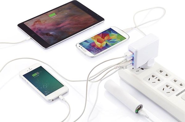 Obrázky: Cestovná zásuvka so 4 USB portami, Obrázok 3