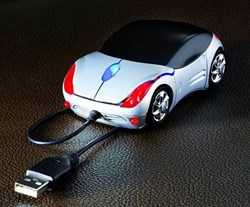 Obrázky: PC TRACER, USB myš v tvare pretekárskeho auta