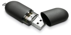 Obrázky: Infocap čierny oválny USB flash disk, pútko 32GB