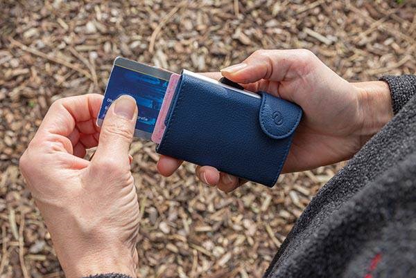 Obrázky: Modré RFID puzdro C-Secure na karty a bankovky, Obrázok 13