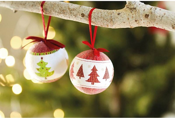 Obrázky: Vianočná guľa s motívom vianočných stromčekov, Obrázok 2