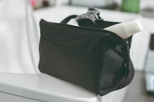 Obrázky: Čierna polyesterová kozmetická taška na zips, Obrázok 2