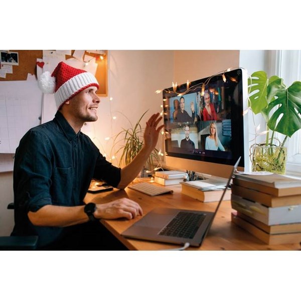 Obrázky: Vianočná červená pletená čiapka z akrylu, brmbolec, Obrázok 4