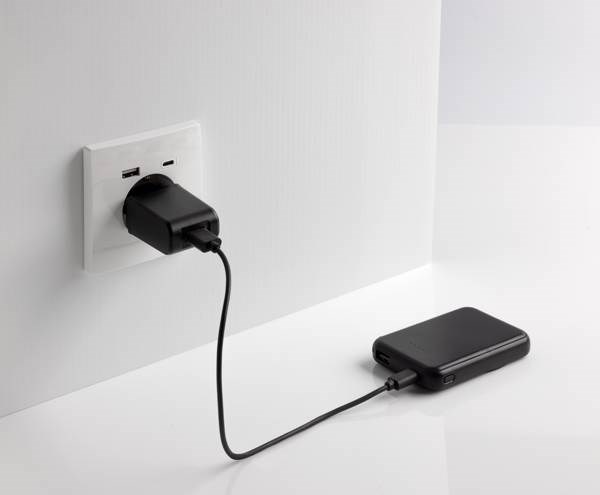Obrázky: Bezdrôtová magnetická powerbanka 5000mAh 5W,čierna, Obrázok 7