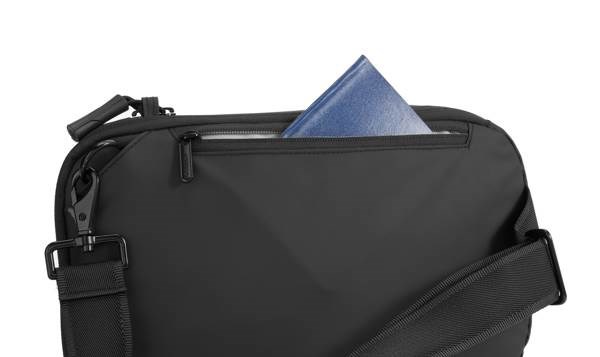 Obrázky: Vodoodolný vertikálny ruksak cross body, čierny, Obrázok 3