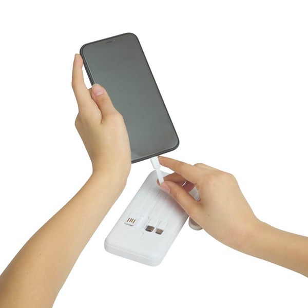 Obrázky: Biela powerbanka 10 000 mAh s káblami a displejom, Obrázok 8