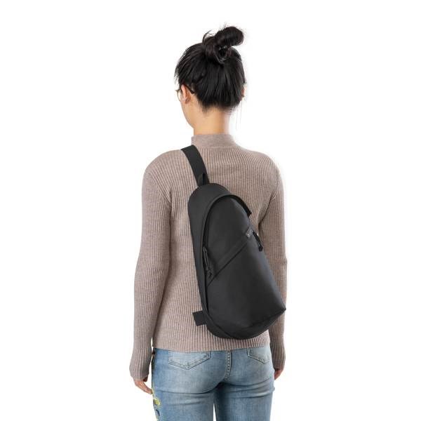 Obrázky: Čierna crossbody taška Renew z rPET AWARE, Obrázok 4