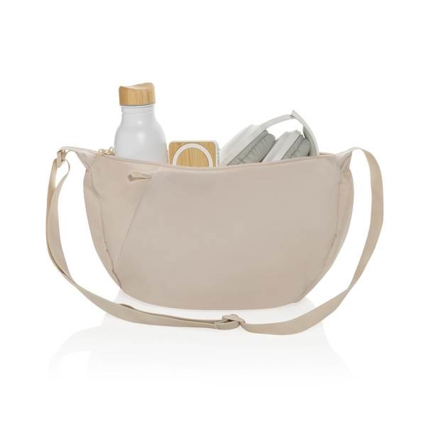 Obrázky: Crossbody XL polmesiac z RPET AWARE , béžová, Obrázok 4
