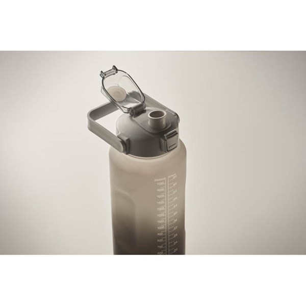 Obrázky: Motivačná fľaša na vodu z RPET, 2000 ml, čierna, Obrázok 3