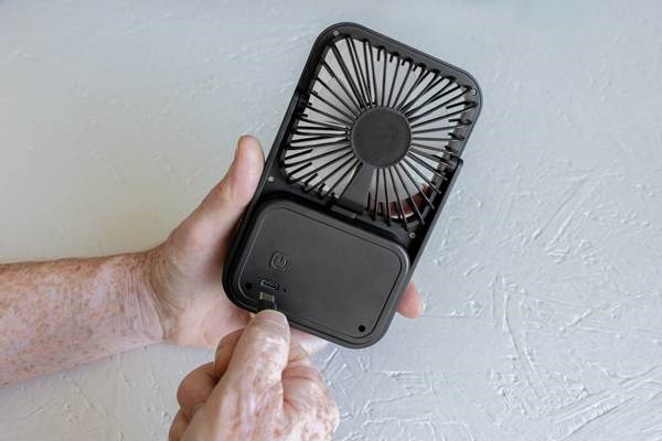 Obrázky: Nabíjateľný st.ventilátor z rec.plastu RCS, čierny, Obrázok 6