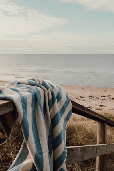 Obrázky: Recyklovaná plážová osuška VINGA, svetlomodrá, Obrázok 3