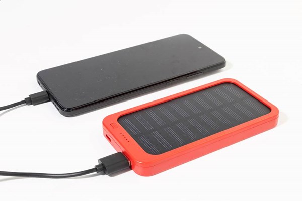 Obrázky: Powerbanka 4000 mAh z ABS, solárne nab., červená, Obrázok 6