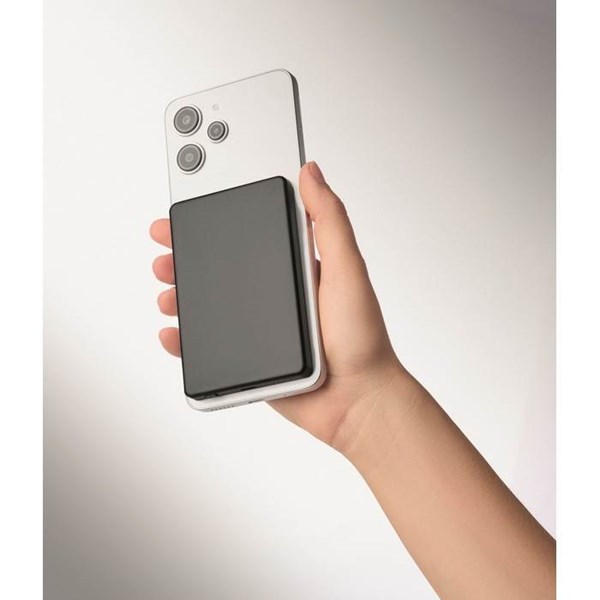 Obrázky: Čierna magnetická powerbanka 5000mAh 15W, Obrázok 4