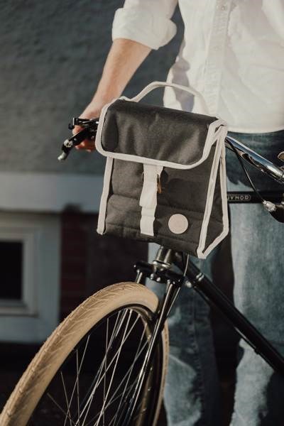 Obrázky: Čierna chladiaca taška VINGA Sortino aj na bicykel, Obrázok 6