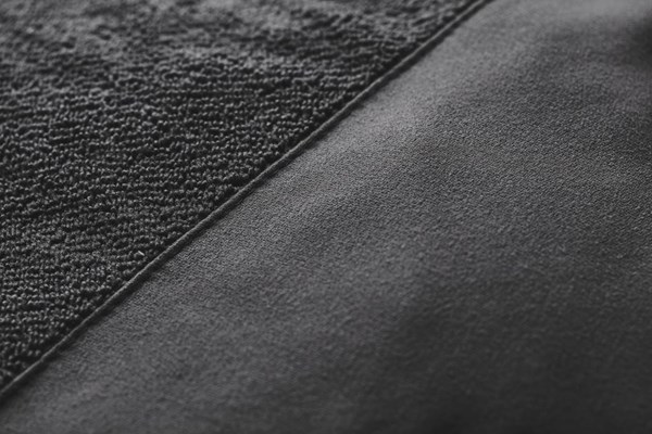 Obrázky: Čierny športový uterák VINGA z GRS RPET 40x80cm, Obrázok 3