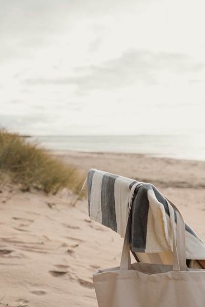 Obrázky: Bielo-šedá plážová osuška VINGA Valmer, strapce, Obrázok 5