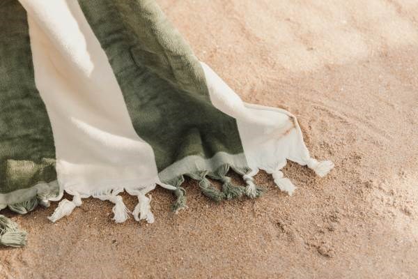 Obrázky: Bielo-zelená plážová osuška VINGA Valmer, strapce, Obrázok 5